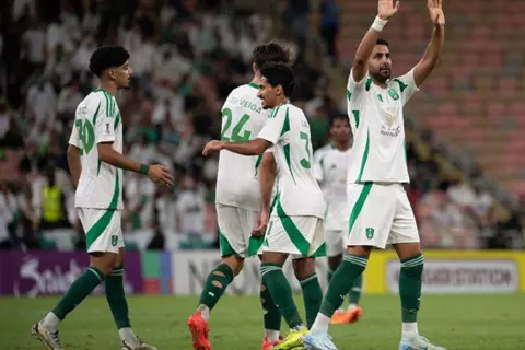 لاعب أهلي جدة يقترب من الرحيل في الصيف